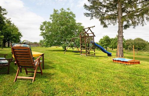 Raversbeuren Apartment | Family-Friendly Retreat at Ferienwohnung 'zum Moseltal'