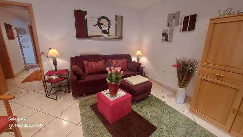 Grosskarlbach Apartment | Pet-Friendly Ferienwohnung Zum Weinberg with Ocean View
