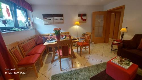 Grosskarlbach Apartment | Pet-Friendly Ferienwohnung Zum Weinberg with Ocean View
