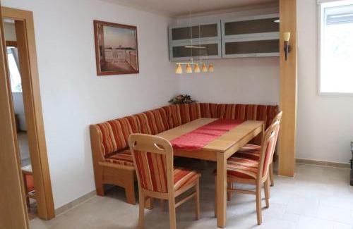 St Lorenz Apartment | Discover Family-Friendly Ferienwohnung zum weißen Schwan