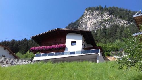 Hoarberg Apartment | Oceanfront Getaway at Ferienwohnung Zuppinger - 9/10 Rated