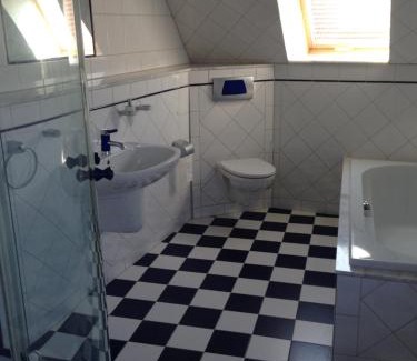 Niederzimmern Apartment | Family-Friendly Ferienwohnung „zur Sonne“ with Top Reviews