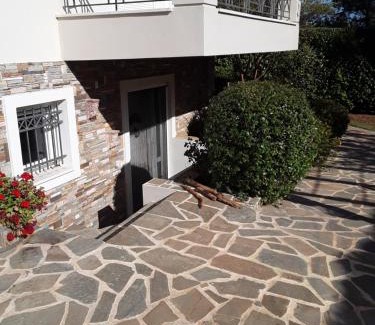 Dasamari House | Pet-Friendly Retreat Near Athens, Beach & Airport