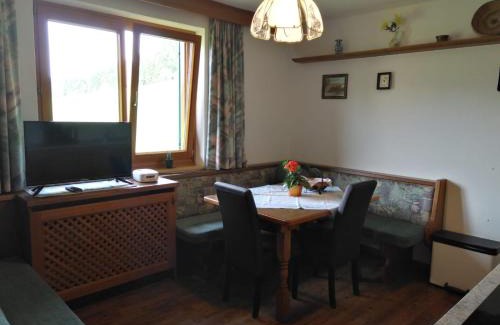 Flecken Apartment | Oceanfront Retreat: Ferienwohnungen am Lift 2 with Kids Welcome