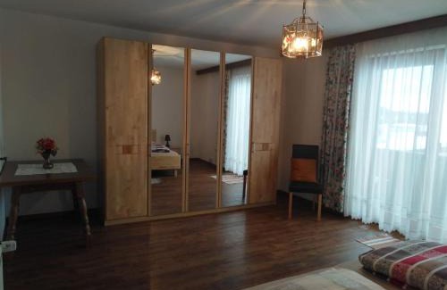 Flecken Apartment | Oceanfront Retreat: Ferienwohnungen am Lift 2 with Kids Welcome