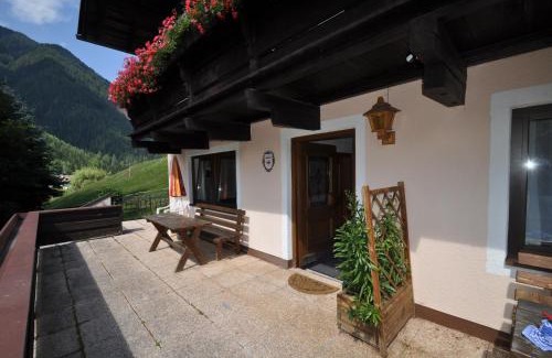 Sautens Apartment | Pet-Friendly Ferienwohnungen Ötztal with Hot Tub & Kitchen