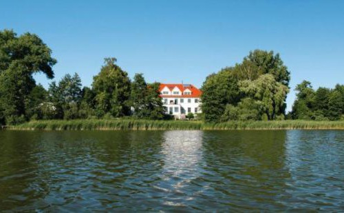Behren-Luebchin Apartment | Pet-Friendly Getaway at Ferienwohnungen am Schloss Wohnung 4