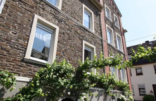 Neef Apartment | Discover Ferienwohnungen am Matthiasturm: Pet-Friendly Retreat