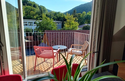 Bad Urach Apartment | Family-Friendly Ferienwohnungen am Wasserfall - 5 Star Stay
