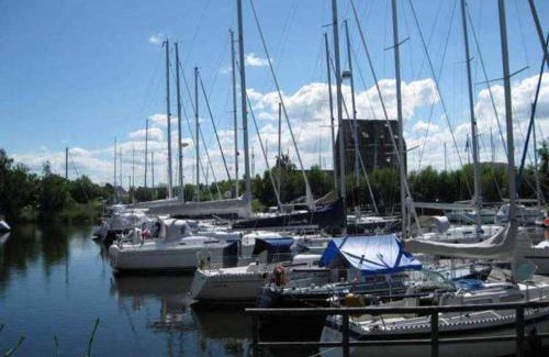 Steinbeckervorstadt Apartment | Pet-Friendly Ferienwohnungen Am Yachthafen with Great Amenities