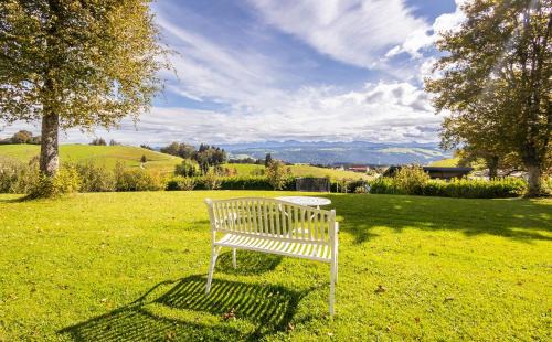 Scheidegg Apartment | Pet-Friendly Gästehaus Pension Bergwald with Ocean Views