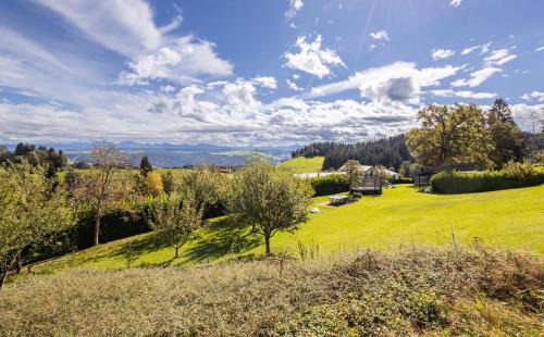 Scheidegg Apartment | Pet-Friendly Gästehaus Pension Bergwald with Ocean Views