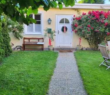Krems an der Donau Apartment | Pet-Friendly Ferienwohnungen Dr. Neubert with Kitchenette