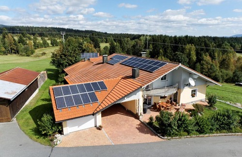 Mauth Apartment | Family-Friendly Ferienwohnungen Auenweg with Hot Tub Access