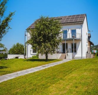 Temmels Apartment | Family-Friendly Retreat at Ferienwohnungen CASA TAMALTIO