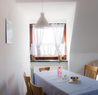 Neue Tiefe Apartment | Family-Friendly Ferienwohnungen Neue Tiefe with Pet Amenities