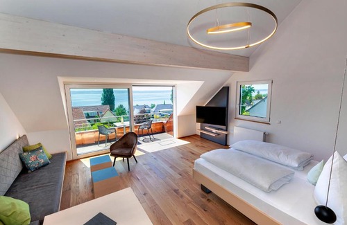 Hagnau Apartment | Relaxing Ocean View Retreat at Ferienwohnungen Der Loewen
