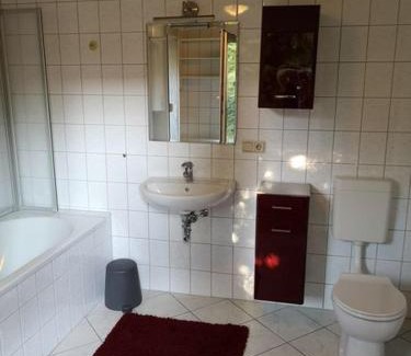 Thesenvitz Apartment | Family-Friendly Ferienwohnungen Jahn with Pet Amenities