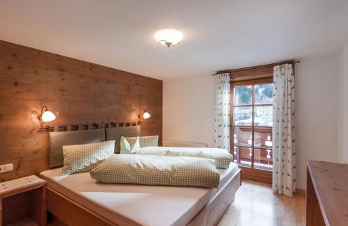 Dornauberg House | Family-Friendly Ferienwohnungen-Gästehaus Altginzling Stay