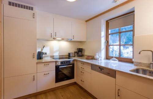 Dornauberg House | Family-Friendly Ferienwohnungen-Gästehaus Altginzling Stay