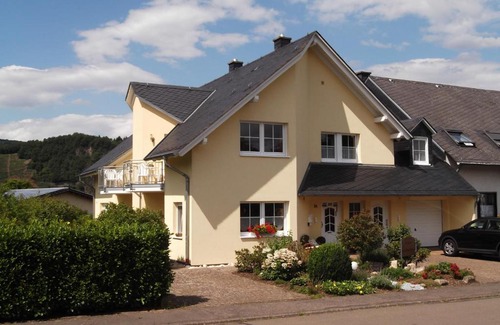 Punderich Apartment | Pet-Friendly Retreat at Ferienwohnungen Gibbert - Rated 9/10