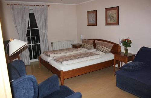 City Centre Regensburg Apartment | Inviting Ferienwohnungen Goldbach: Ideal for Families