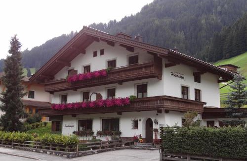 Lanersbach Apartment | Cozy Ferienwohnungen Hinteranger with Hot Tub & Breakfast