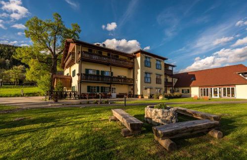 Aflenz Land Apartment | Experience Oceanfront Comfort at Hotel Garni Dörflerwirt