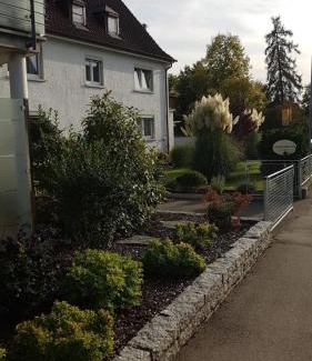 Langenargen Apartment | Cozy Pet-Friendly Retreat at Ferienwohnungen Michael u Christine