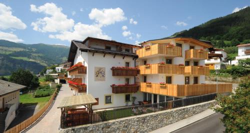 Laudes Apartment | Top-Rated Ferienwohnungen Ortlerblick with Pool & Hot Tub