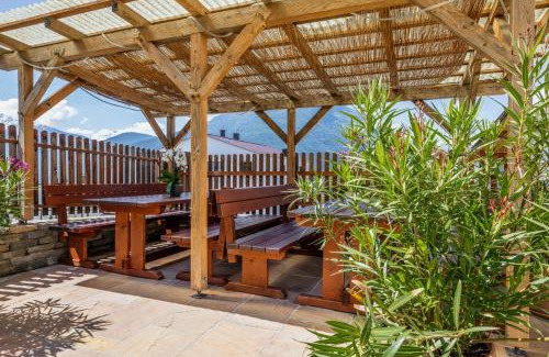Laudes Apartment | Top-Rated Ferienwohnungen Ortlerblick with Pool & Hot Tub