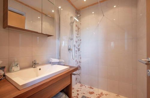 Rohrberg Apartment | Cozy Ferienwohnungen Pfister: Family-Friendly with Hot Tub