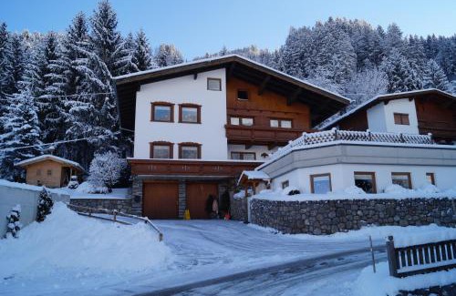 Rohrberg Apartment | Cozy Ferienwohnungen Pfister: Family-Friendly with Hot Tub