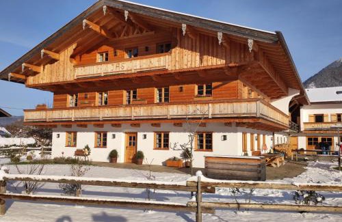 Kreuth House | Family-Friendly Ferienwohnungen Rohnbogner for Memorable Stays