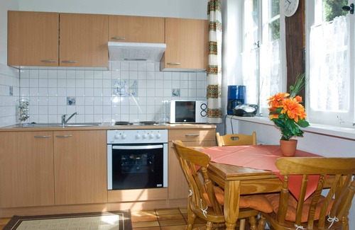 Bad Windsheim Cottage | Discover Ferienwohnung Pastoriushaus - Ideal for Families