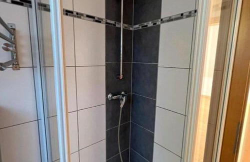 Hollnich Apartment | Comfortable Ferienzimmer: Ideal for Handwerkers & Families