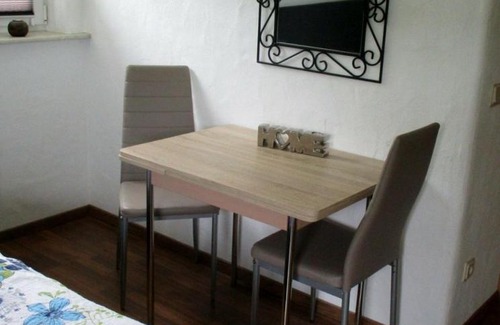 Hollnich Apartment | Comfortable Ferienzimmer: Ideal for Handwerkers & Families