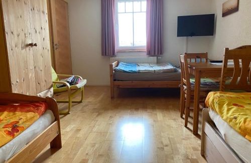 Wilhelmsdorf House | Cozy Ferienzimmer Oelhaf: Self Check-In with Hot Tub