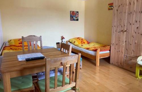 Wilhelmsdorf House | Cozy Ferienzimmer Oelhaf: Self Check-In with Hot Tub