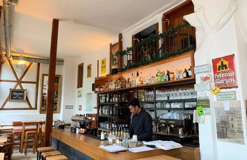 Tuebingen House | Cozy Ferienzimmer Tübingen: Child-Friendly Oasis with Dining