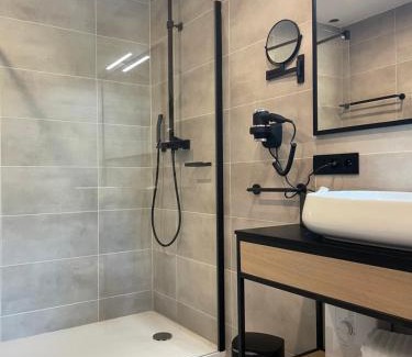 Celles Hotel | Relax at Ferme d'Ecavéé - 4-Star Oceanfront Retreat