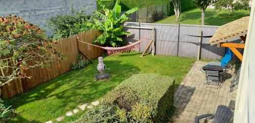 Neauphlette Apartment | Cozy Ferme de Beaulieu: Private Garden & Perfect for Families