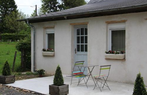 Fleury-la-Foret Bed & Breakfast | Discover Ferme Cacheterie: Boutique Terroir Retreat