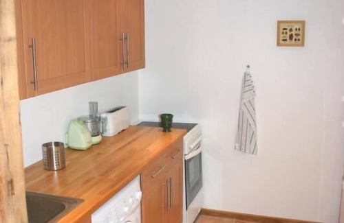 Poleymieux-au-Mont-d'Or House | Family-Friendly House with Spa and Kitchen Amenities