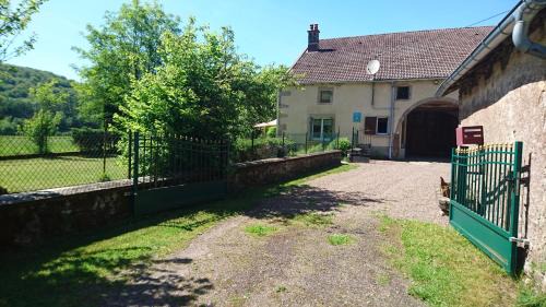 Saint-Bresson House | Pet-Friendly Getaway at Ferme De La Grange Du Bas