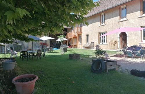 Chelieu Bed & Breakfast | Explore Ferme les poneys de la Durme: Family-Friendly Retreat