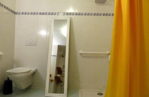 Lurcy-Levis House | 19th Century Restored Farmhouse with Private Pond Near Lurcy