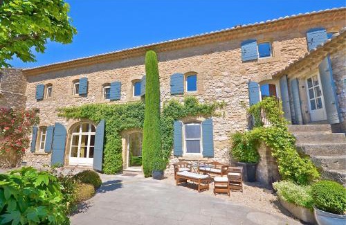 Robion House | Experience Comfort at Ferme St Roch with Pool & Breakfast