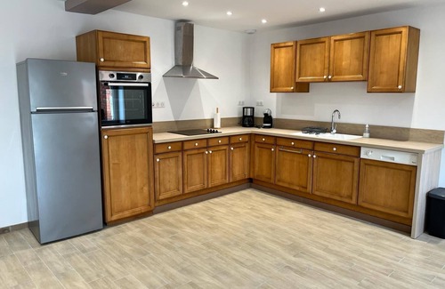 Simencourt House | Peaceful Retreat with Spa and Hot Tub for Family Getaways
