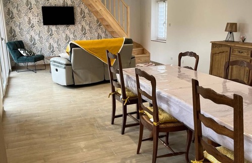 Simencourt House | Peaceful Retreat with Spa and Hot Tub for Family Getaways